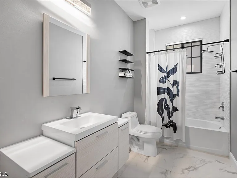 24 Crestwood Cir S — Photo 9