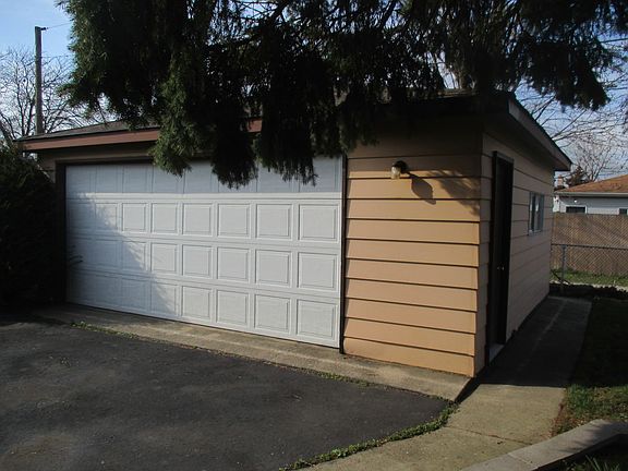 5th image of 764 Memorial Dr