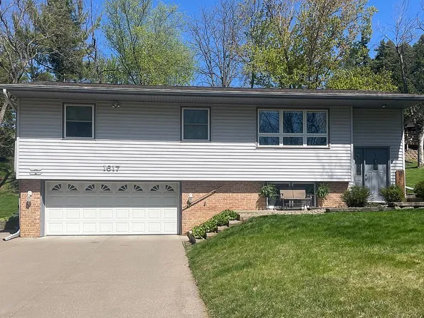 1617 Woodland Dr, Red Wing, MN 55066