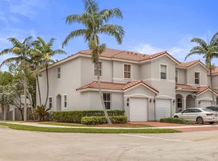 1052 NE 207th Ter #1052, Miami, FL 33179