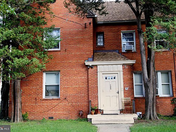 3rd image of 4009 9th St NE