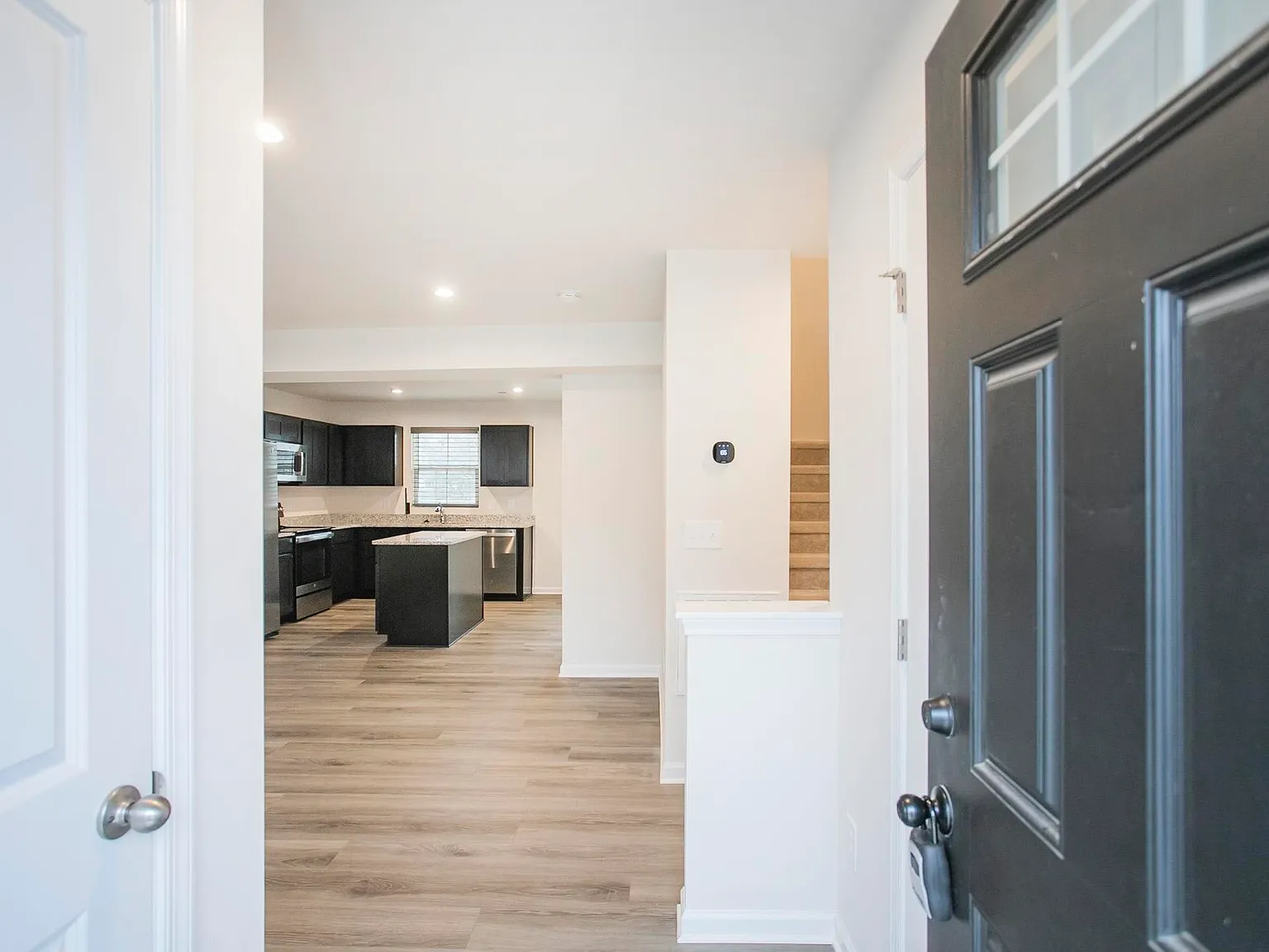 3 bed, 2.5 bath, 1220 sqft, $1,895 — Photo 4
