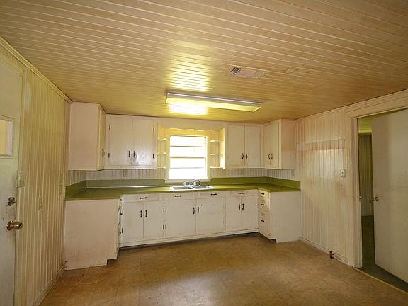 5th image of 305 Broadway St