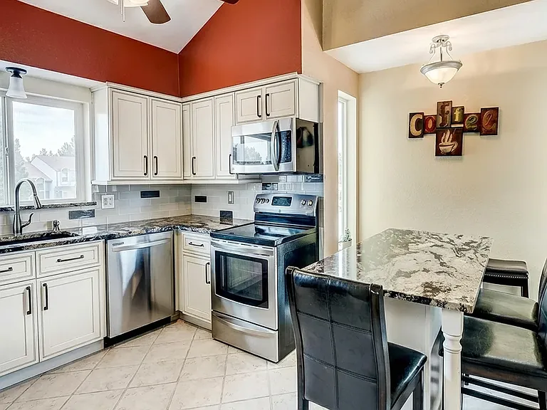 504 S Laredo Cir — Photo 5