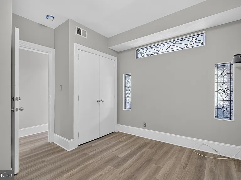 705 8th St SE #400 — Photo 11