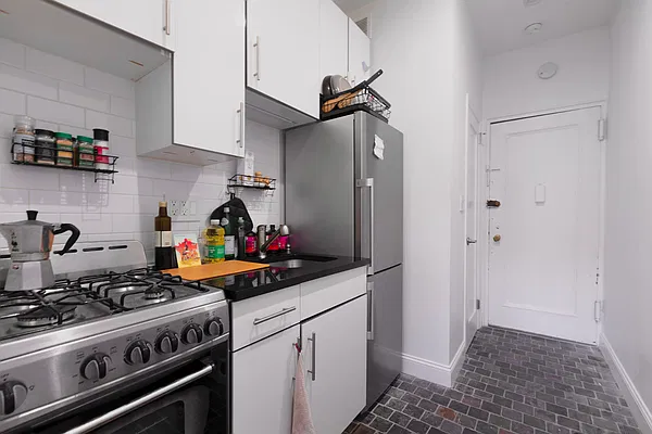Rented by SERHANT. | media 4