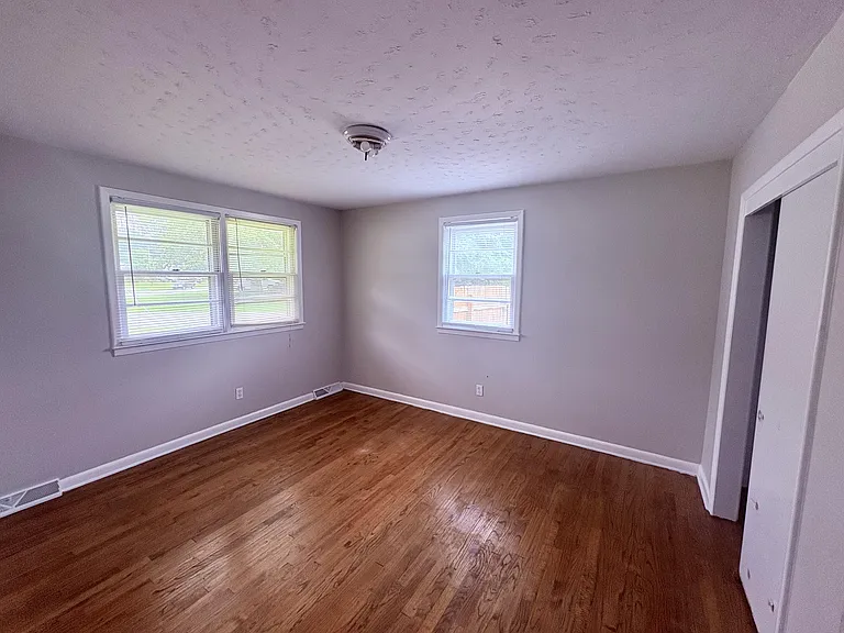 406 Forest Grove Ave — Photo 12
