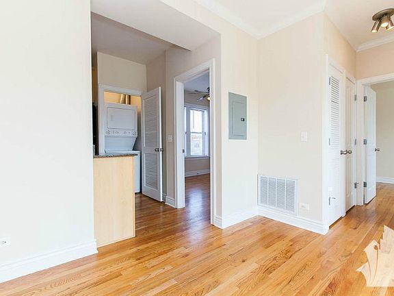5th image of 1222 W Waveland Ave