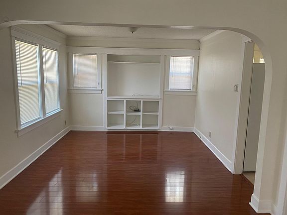 3rd image of 5554 Romaine St