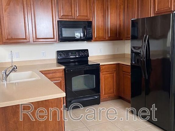 4th image of 831 Enclair St