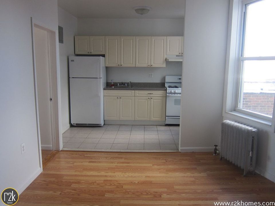 1st image of 2827 37th St #4