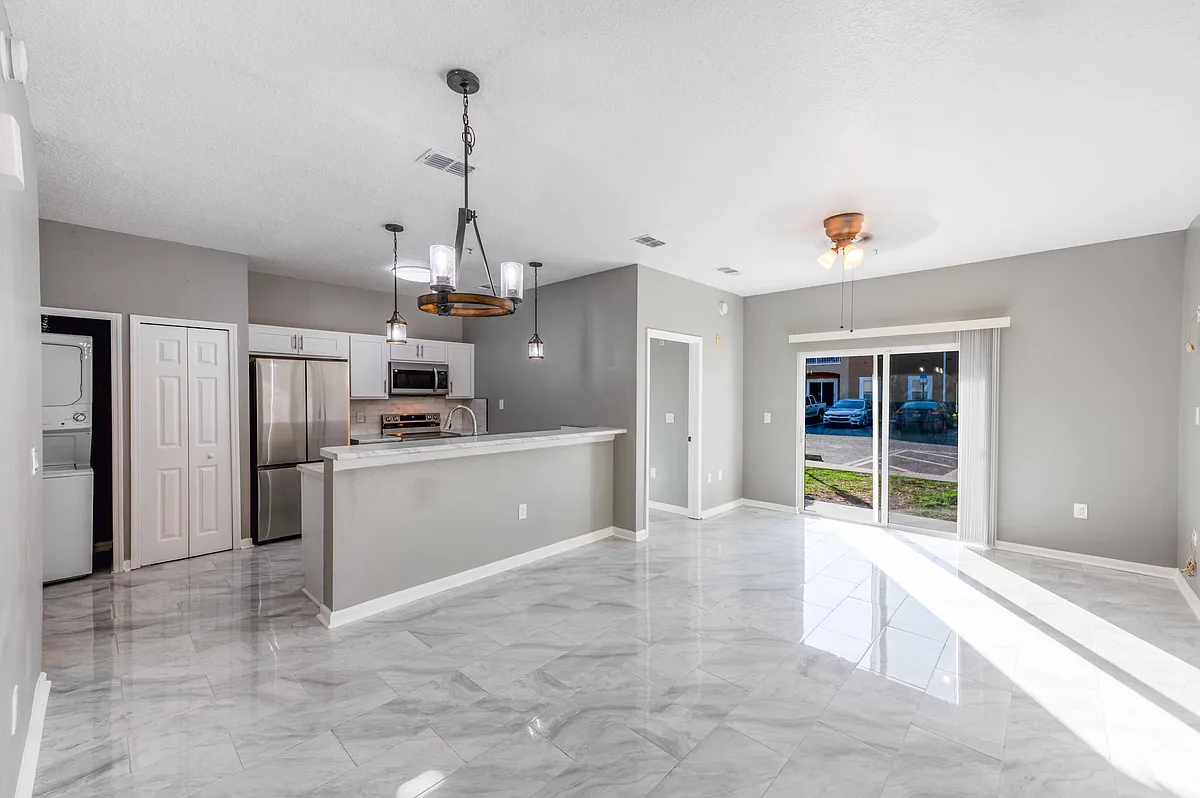Building Photo - 6916 Ortega Woods Dr #3