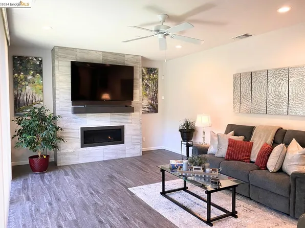 191 Amberwind Cir, Oakley, CA 94561