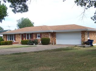 108 N Klebba Dr, Linn, MO 65051