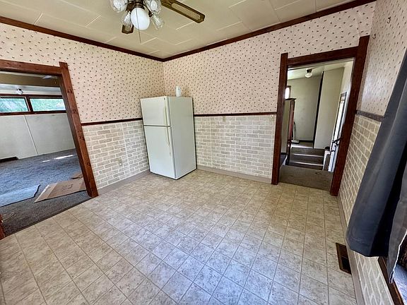 5th image of 915 6th Ave E