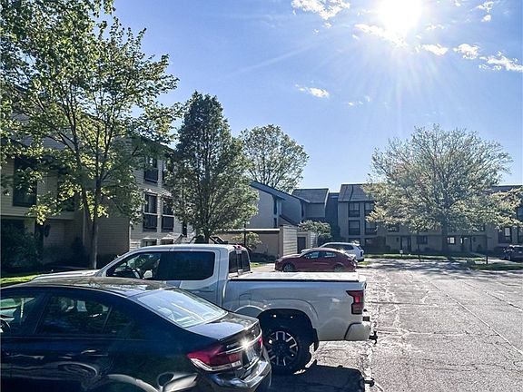 3rd image of 6310 Greenwood Pkwy APT 105