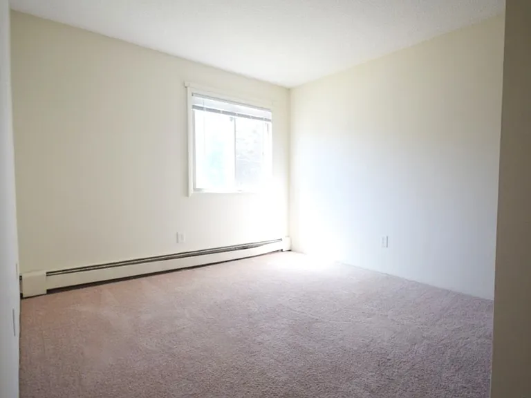 2122 Grand Ave S — Photo 13