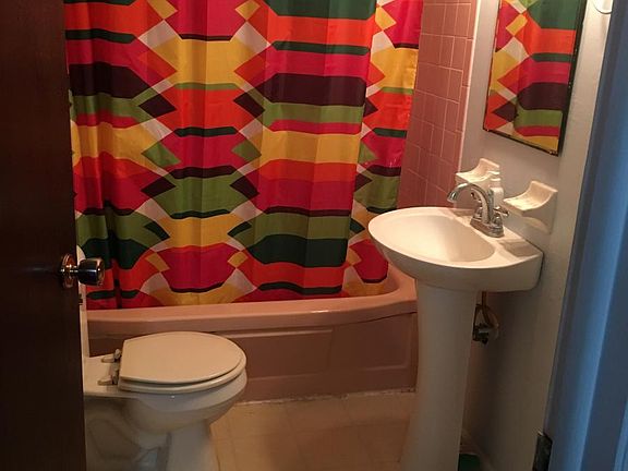 2nd bathroom, ensuite to 2nd bedroom
