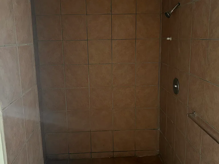 2404 Jackson Ave — Photo 15