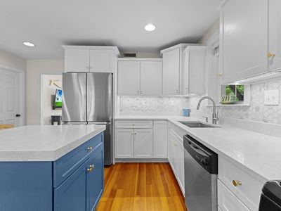 73 Pleasant St, Milton, MA, 02186