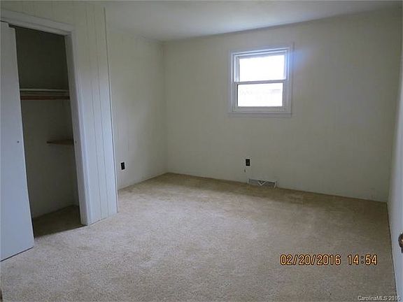 4th image of 320 Hazelwood Cir