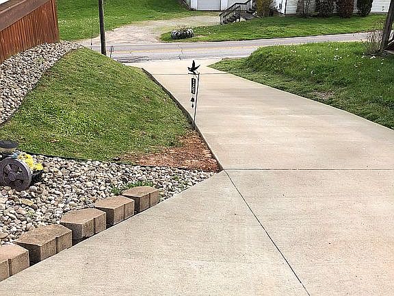 2nd image of 2393 Blennerhassett Hts