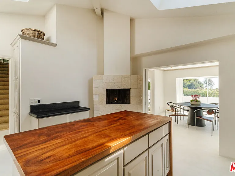 8706 Sunset Plaza Pl — Photo 12