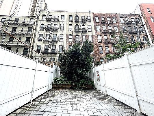 1st image of 484 E 74th St #18