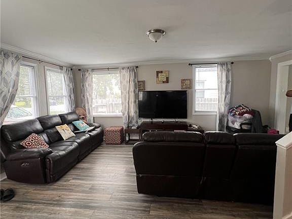 3rd image of 3311 Nelson St