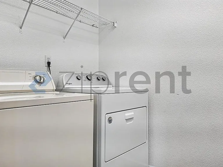 8464 Roseto Rd — Photo 32