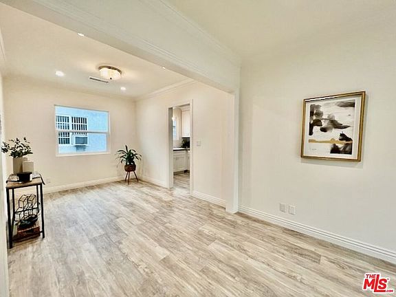 3rd image of 124 N Pass Ave #3