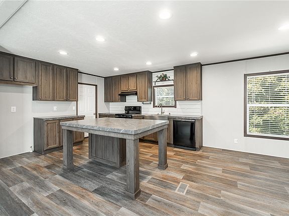 2nd image of 20158 Lake Estates Cir