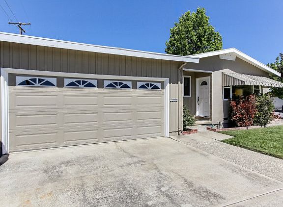 3rd image of 933 Coachella Ave