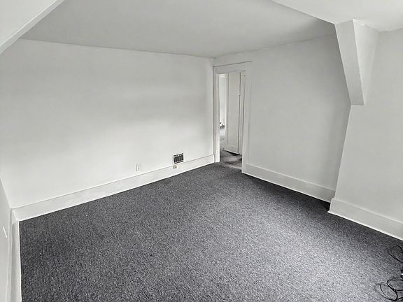 2nd image of 54 1/2 Spring St #2