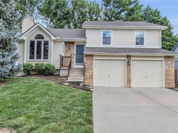 12426 S Alden Cir, Olathe, KS 66062