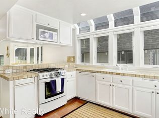 1015 E Balboa Blvd APT B, Newport Beach, CA 92661