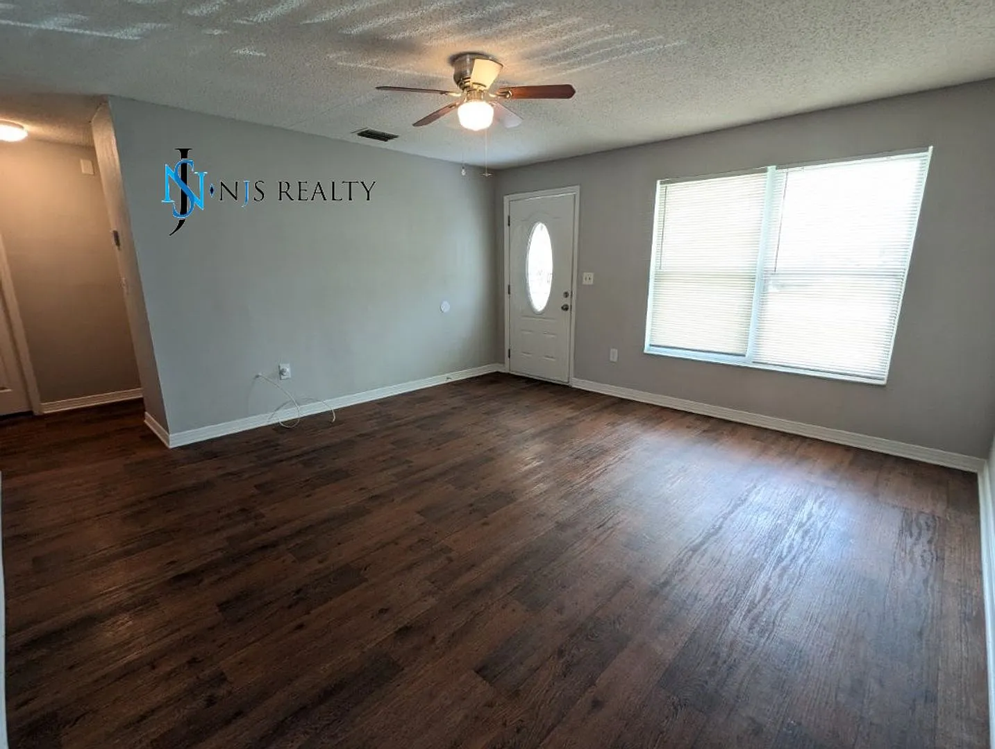 Just Reduced!! Great Location! Charming, True 3/2/1, 1283sq Ft Home With Renovated Bathrooms & Ki... — Photo 3