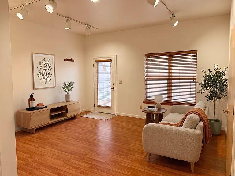 3644 Woodland Park Apartments are located in Wallingford — Photo 6