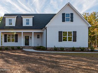 310 Diamondhead Dr S, Aberdeen, NC 28374