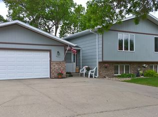3017 Ontario Ln, Bismarck, ND 58503