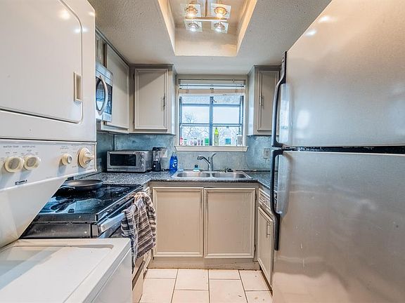 4th image of 3506 Speedway St #305-B