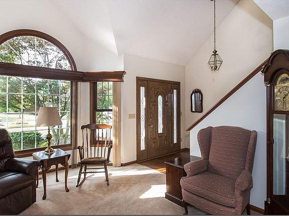 5th image of 2325 Meadowood Blvd