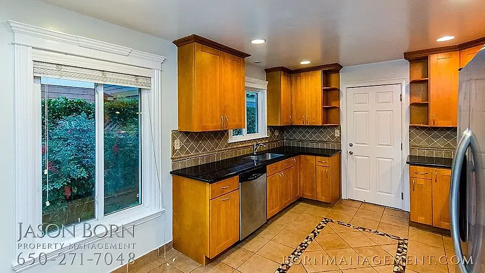 3 bed, 1670 sqft, $5,522 — Photo 4