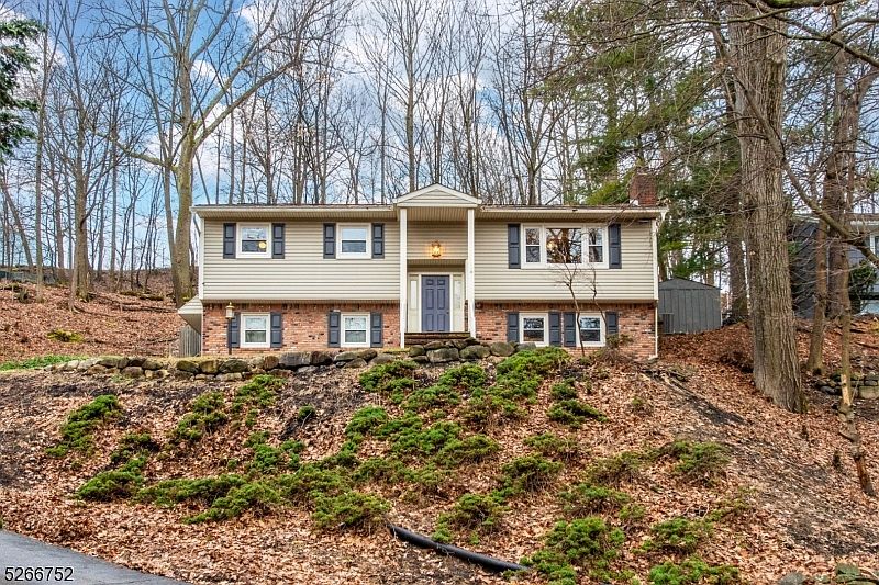 1st image of 187 Hilltop Ct