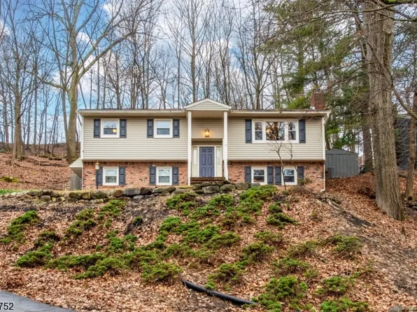 187 Hilltop Ct, Pompton Lakes Boro, NJ 07442