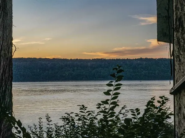 2501 Palisade Avenue image 2 of 25