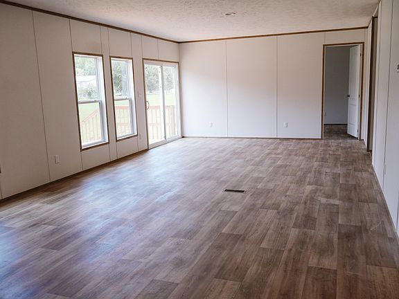 5th image of 212 Belfast Ave