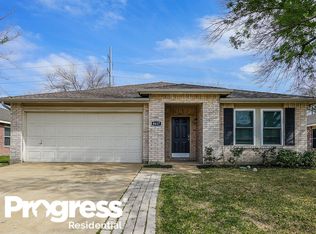 8617 Swan Park Dr, Denton, TX 76210