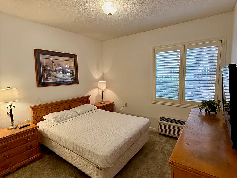555 Highland Dr #115 — Photo 11