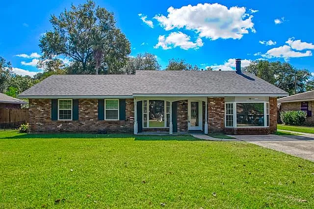 308 Robin Hood Dr — Photo 1